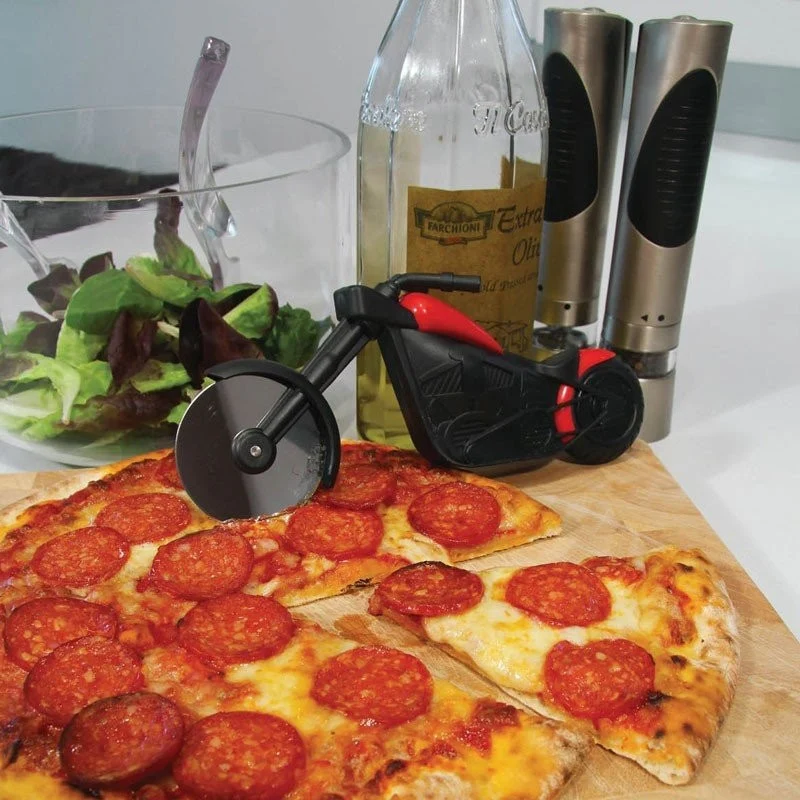 Vivimall kreatív pizzavágó, motor alakú, késtartóval, 21.5 x 9.5 cm, acél/PP, fekete