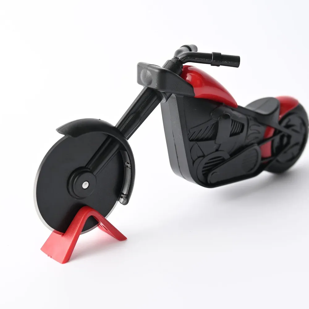 Vivimall kreatív pizzavágó, motor alakú, késtartóval, 21.5 x 9.5 cm, acél/PP, fekete