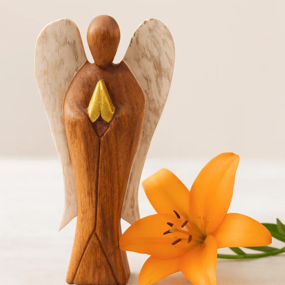 Fa angyal figura – Szerelem 20 cm