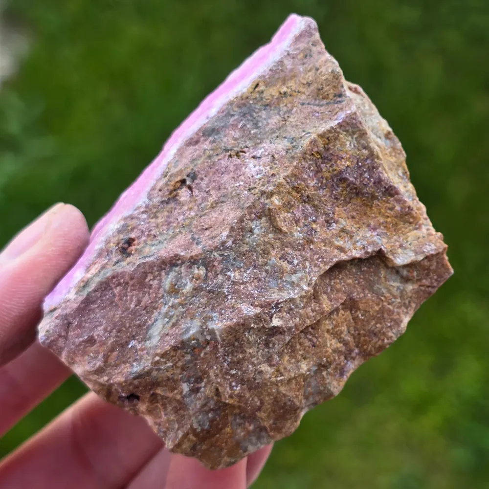 Rózsaszín Salrose dolomit nyers kő m34
