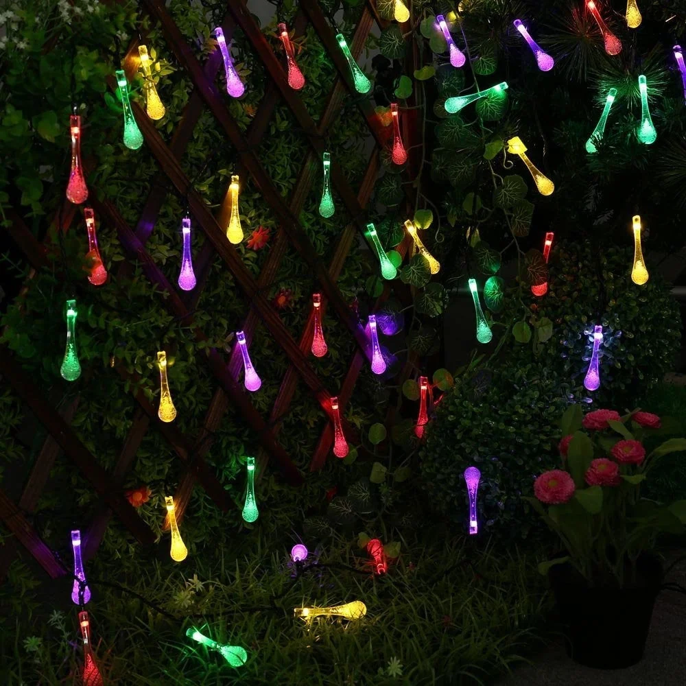 Napelemes telepítés 4 M, 28 LED vízcsepp díszítéssel, Lineáris, 600 Mah, Fekete vezeték, Beltéri, Kültéri