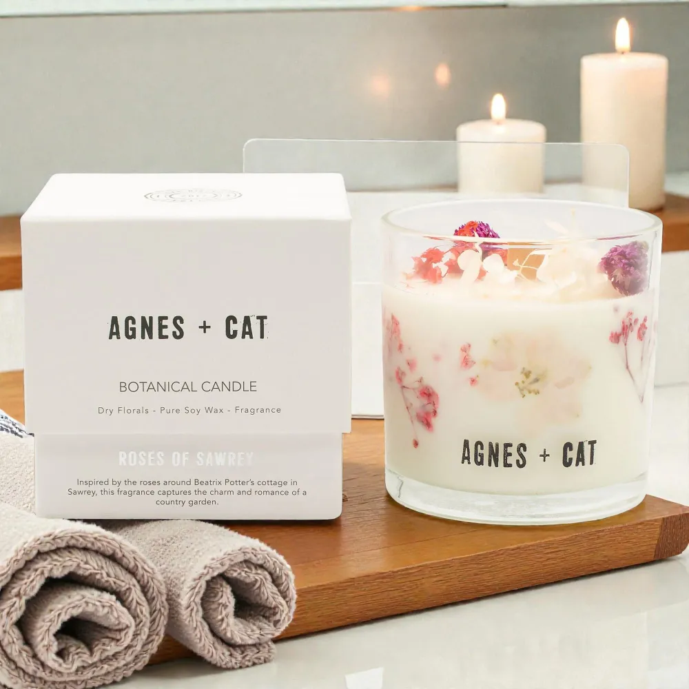 Agnes + Cat Botanikus Szójagyertya – Sawrey Rózsái