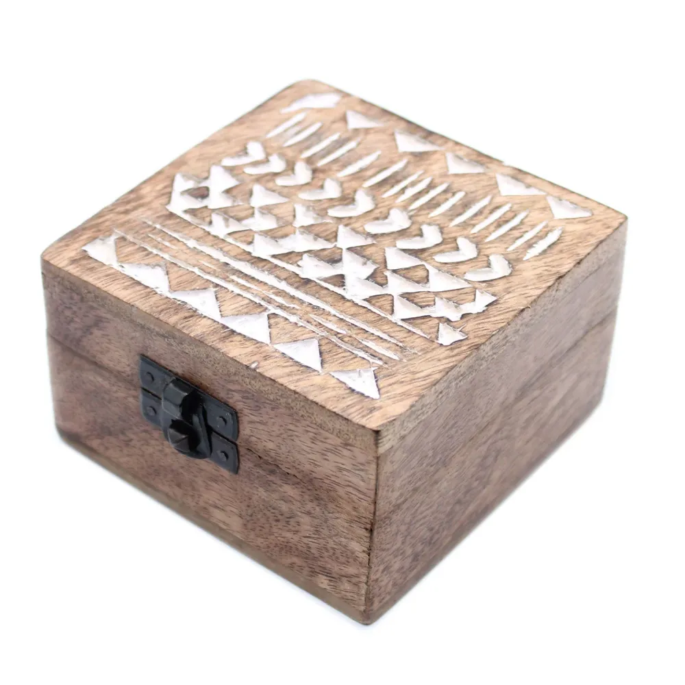 Fehérre meszelt fa doboz aztec mintával 10x10 cm