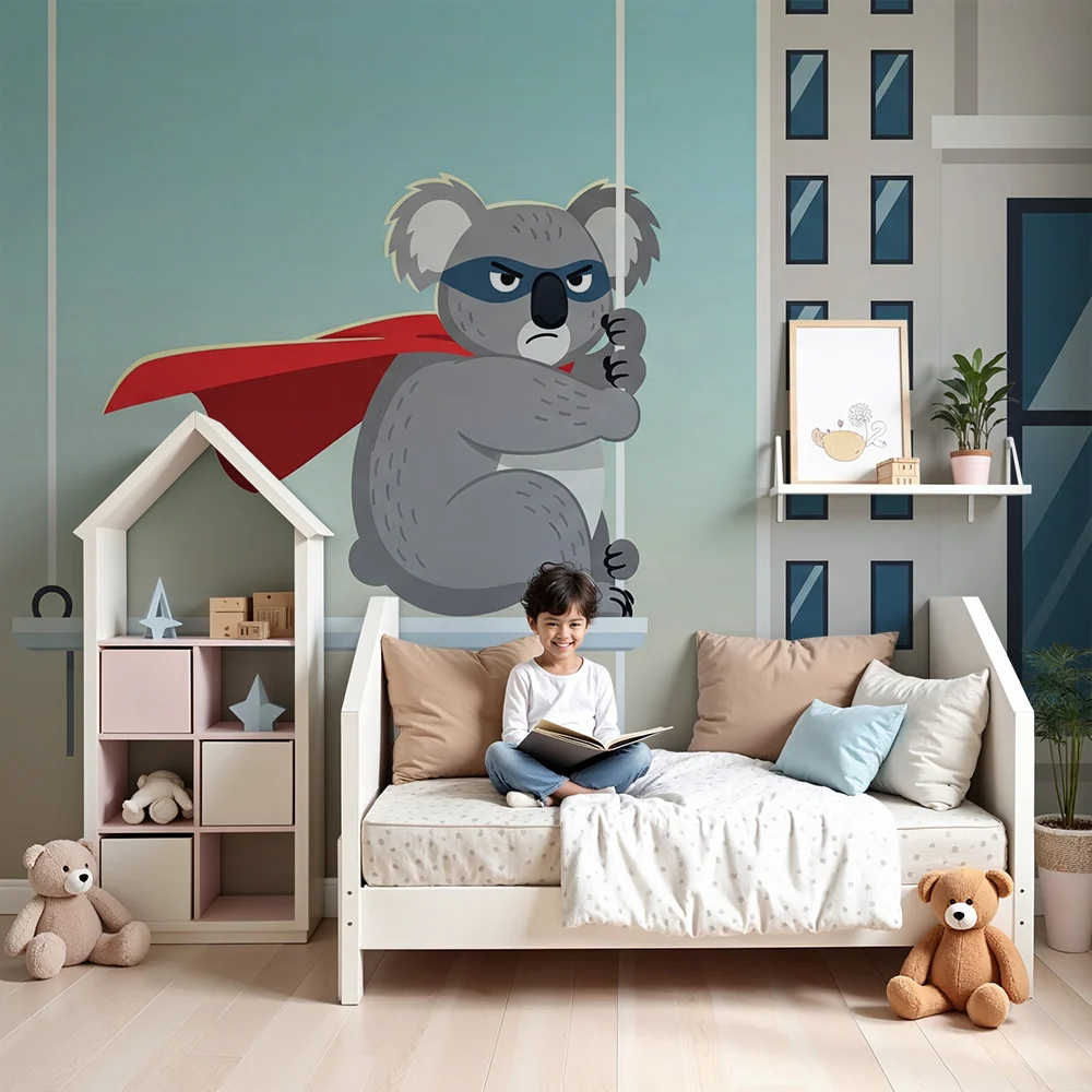 Gyerek szoba tapéta | Koala szuperhős teljes akcióban városi háttér előtt