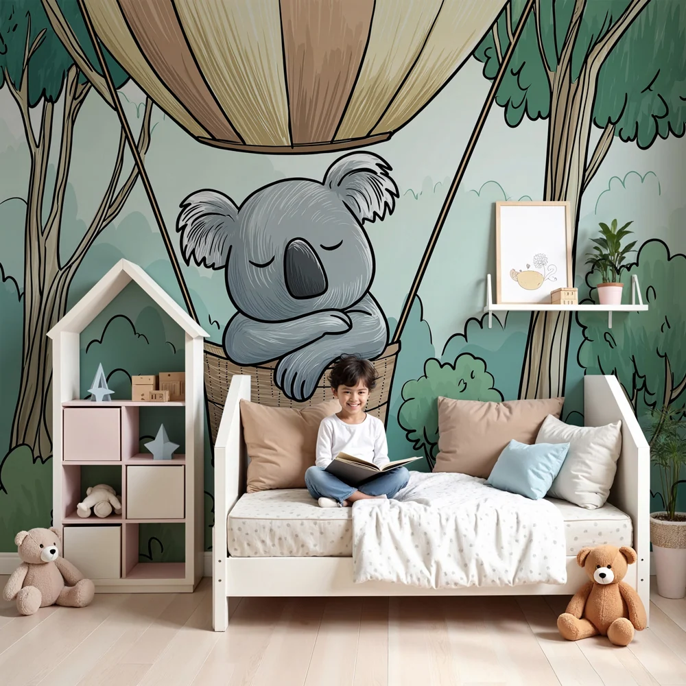 Gyermekszoba tapéta | Koala egy kosárban az erdő felett