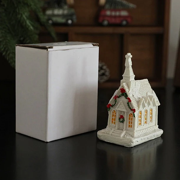 Karácsonyi dísz, Vivimall, Gyantás karácsonyi templom, Világító kis templom modell belülről, 8.8 x 6 x 4.5 cm, Fehér