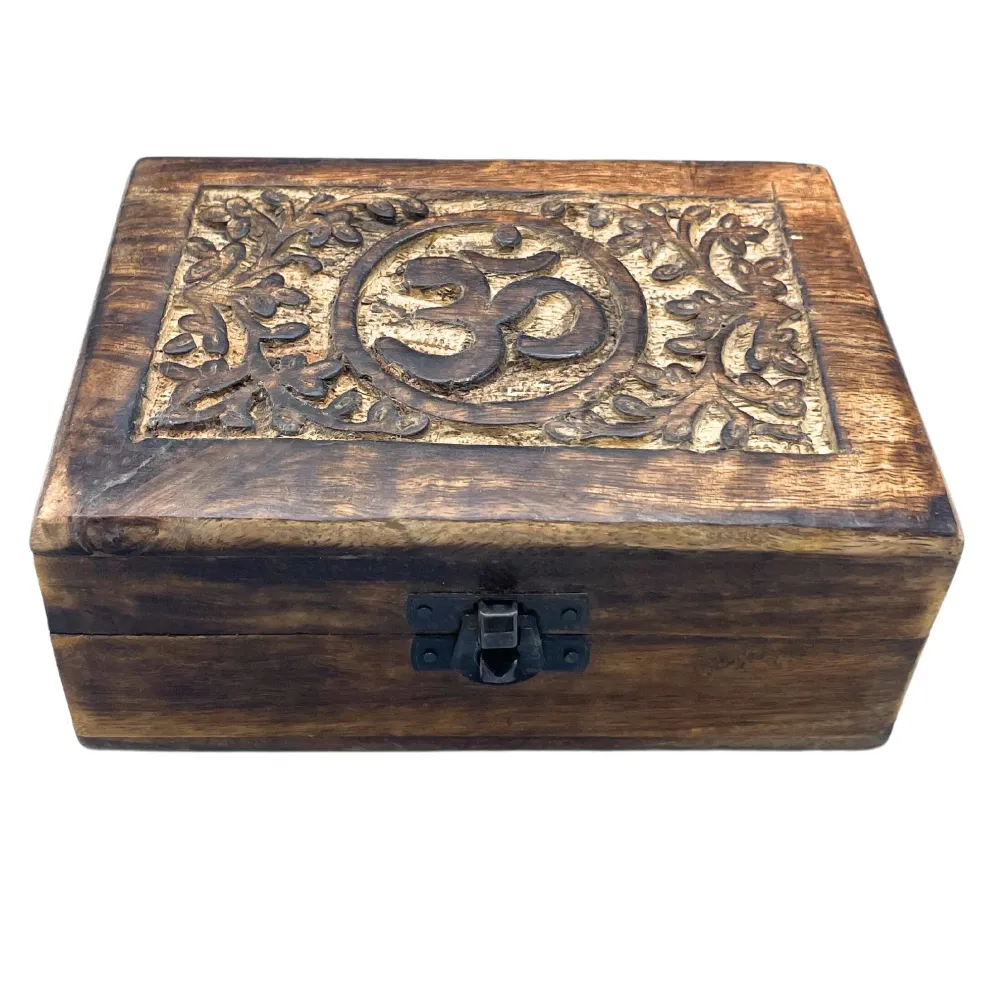 Közepes fa emléktartó doboz Om 15x10x6cm