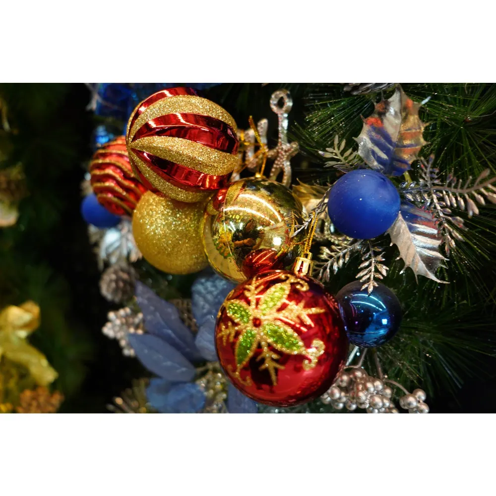 24 db Vivimall karácsonyfadísz készlet, gömb alakú, piros/arany, 7 cm átmérőjű, műanyag, csillogó felülettel, doboz 16 cm...