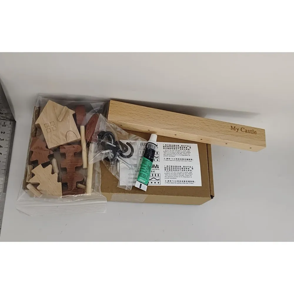 Kulcstartó, Vivimall, fából, fúrás nélküli rögzítés, ragasztóval, 6 fekete kampó, házikó minta, 5 kg teherbírás, 14,5 x 2...