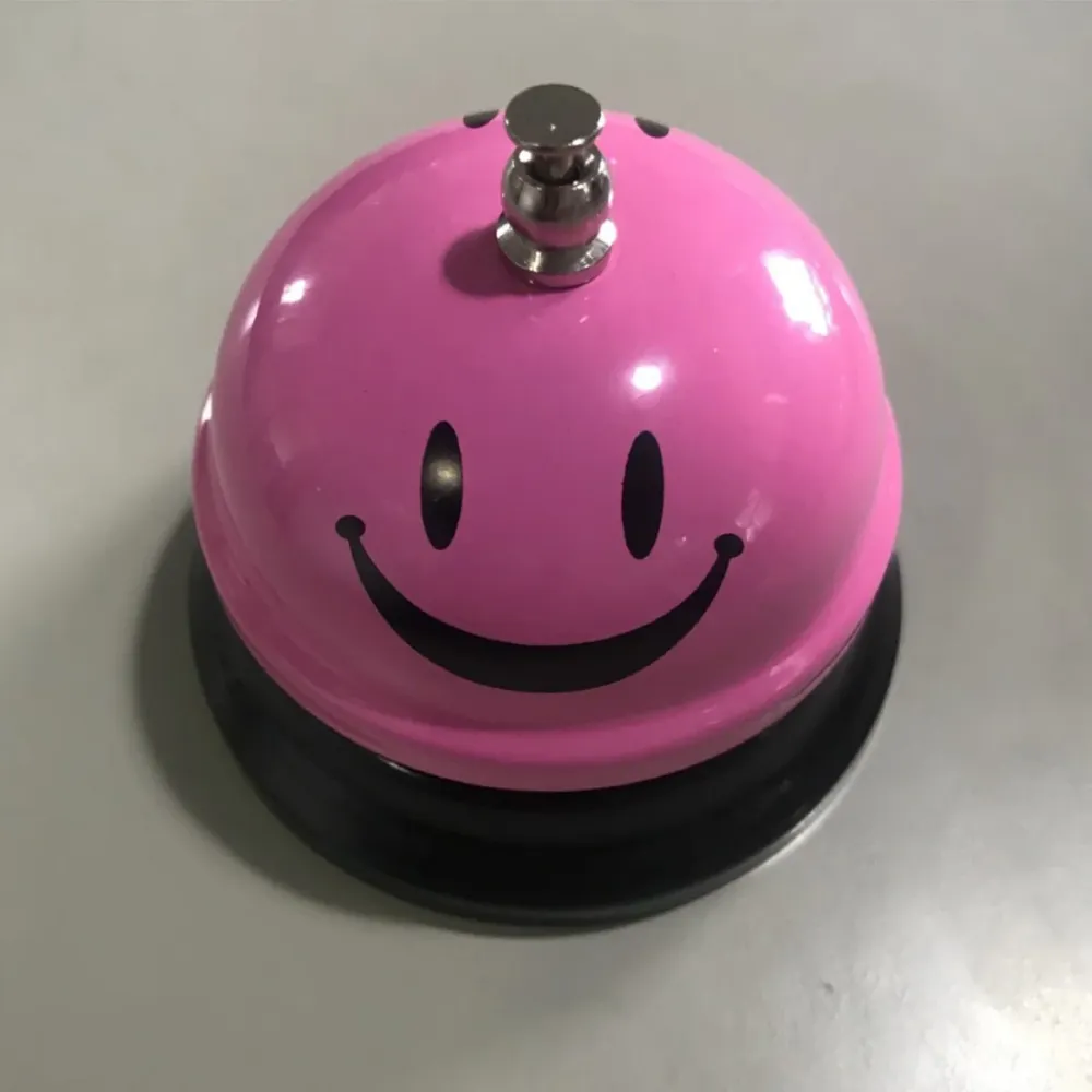 Többfunkciós fém csengő, Vivimall, rózsaszín SMILEY FACE mintával, 7.5 x 7.5 x 6.5 cm, kiképzéshez, recepcióra, éttermekbe,