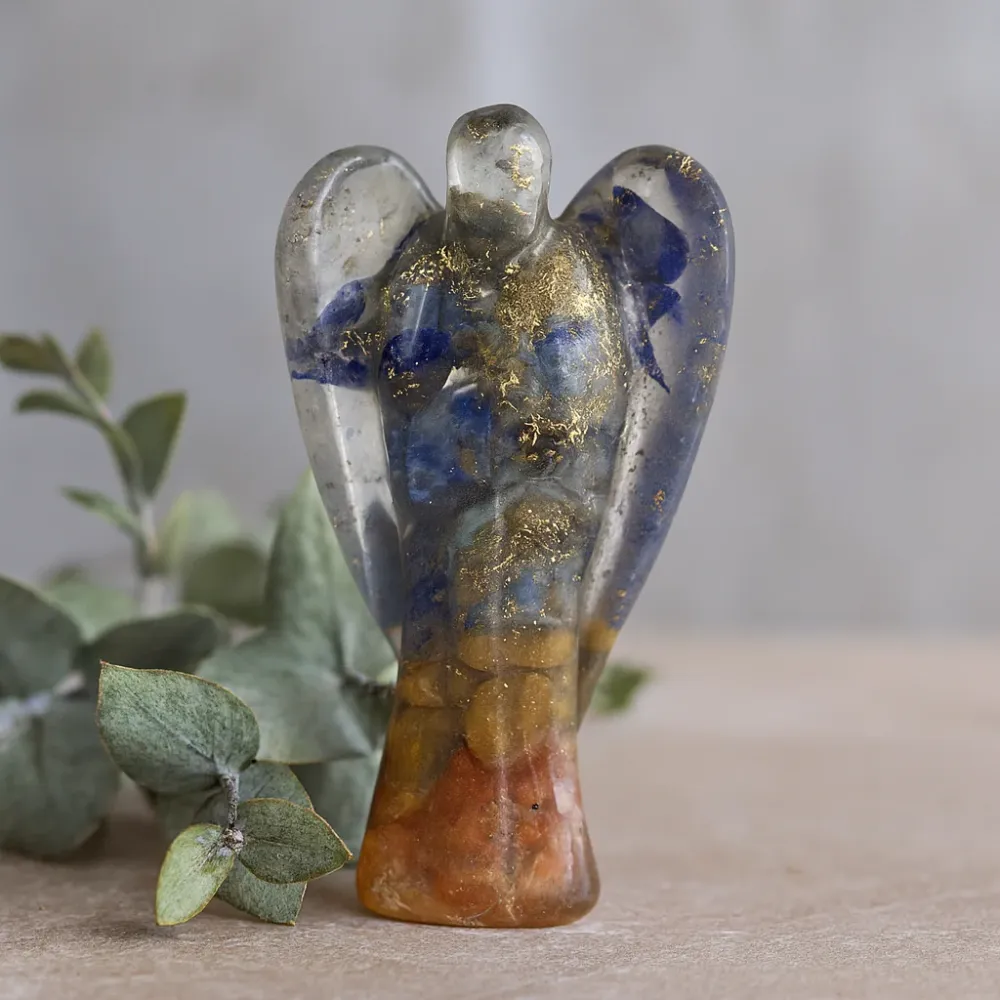 Orgonit angyal figura 50mm drágakő darabokkal és rézzel