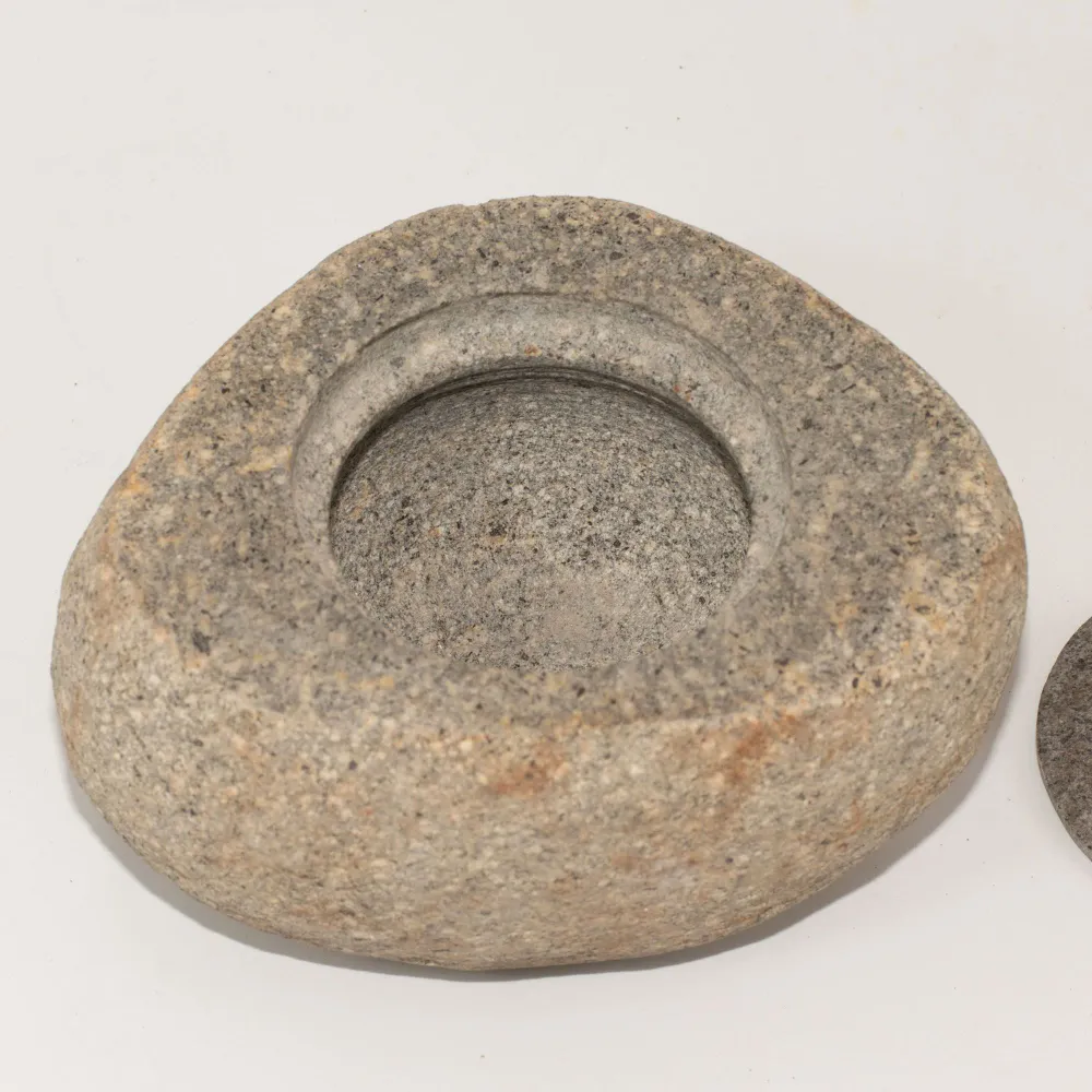 Természetes folyami kő földelő edény – Nagy (kb. 15x12 cm)