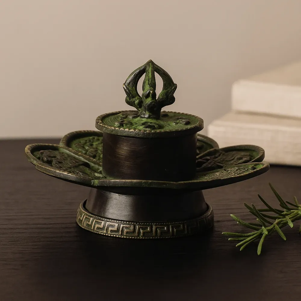Tibeti sárgaréz füstölőtartó Nyolc szerencsés szimbólum Zöldes patina