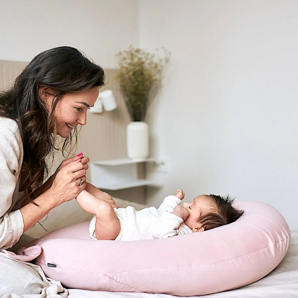 PUUKI Universal terhességi párna NEST Bazsarózsa