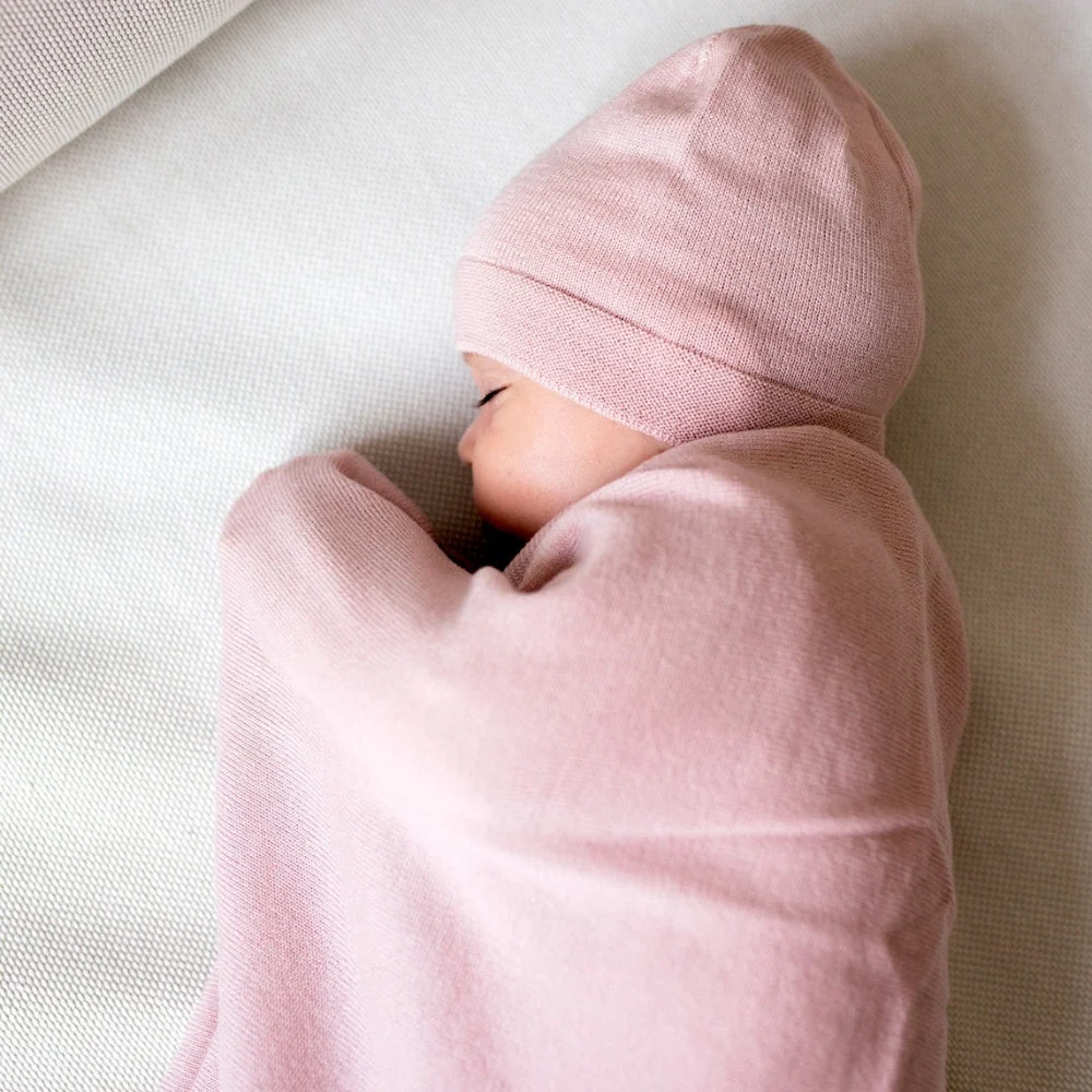 Yarnami Poofi Cozy merinó készlet babának puha rózsaszínű