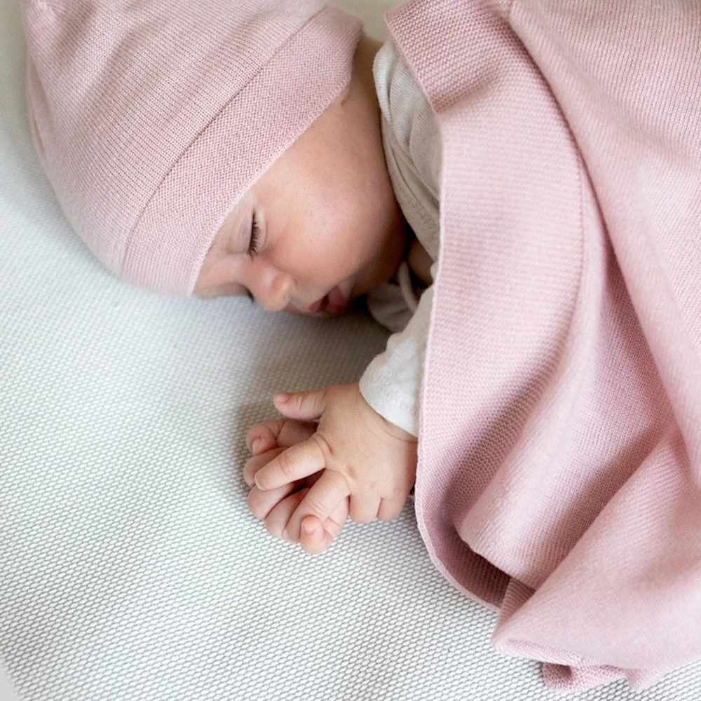 Yarnami Poofi Cozy merinó készlet babának puha rózsaszínű