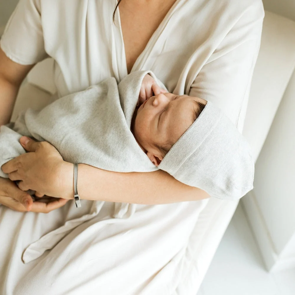 Yarnami Poofi Cozy merinó készlet babának bézs-szürke