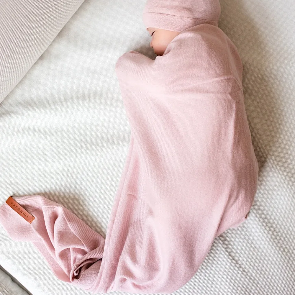 Yarnami Poofi Cozy merinó készlet babának puha rózsaszínű