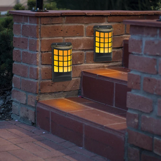 LED-es szolár fali lámpa - lángeffekttel - fekete, rácsos - 18 x 10 cm