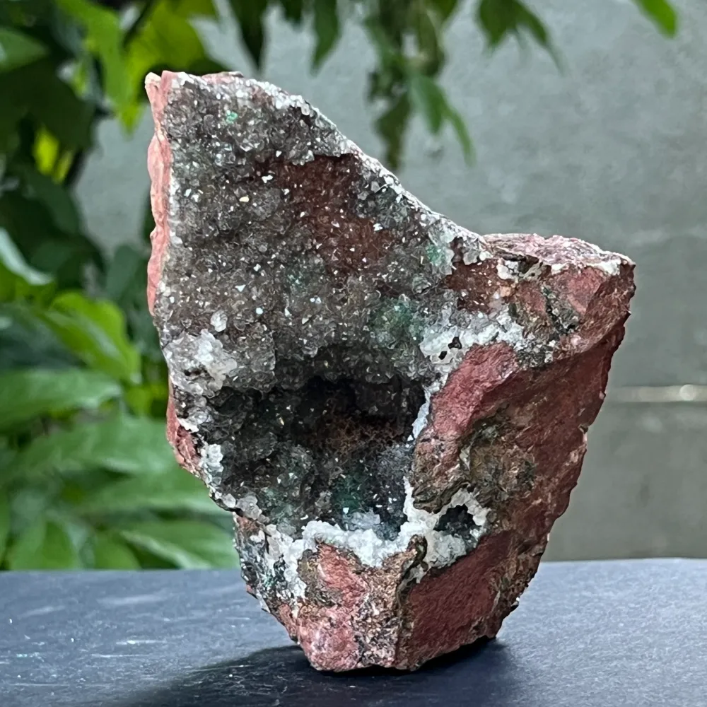Dolomit-klaszter malachittal, rézmátrixban, 7-es modell