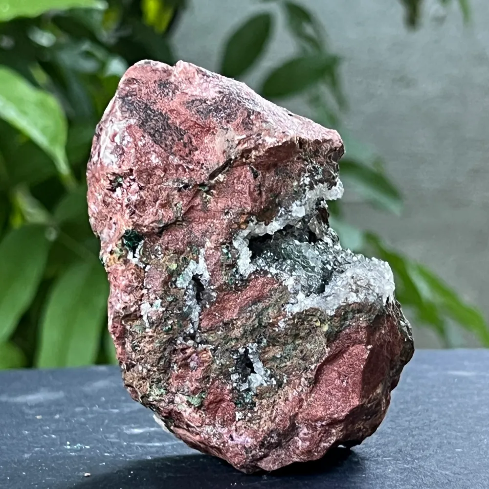 Dolomit-klaszter malachittal, rézmátrixban, 9-es modell