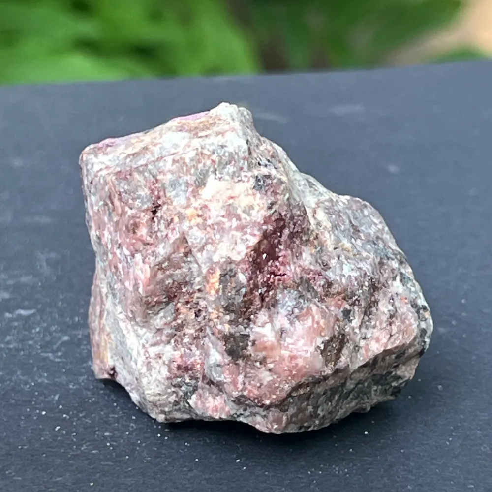 Rózsaszín dolomit Salrose malachit betétekkel, nyers kő m31