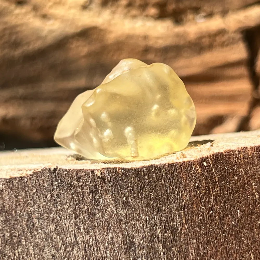 Tectite Gold Glass Desert Libya Roughstone Model 8, AAA minőség
