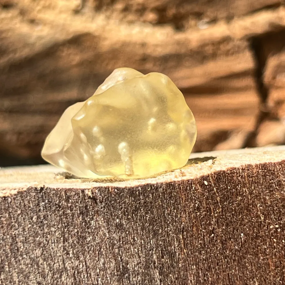 Tectite Gold Glass Desert Libya Roughstone Model 8, AAA minőség