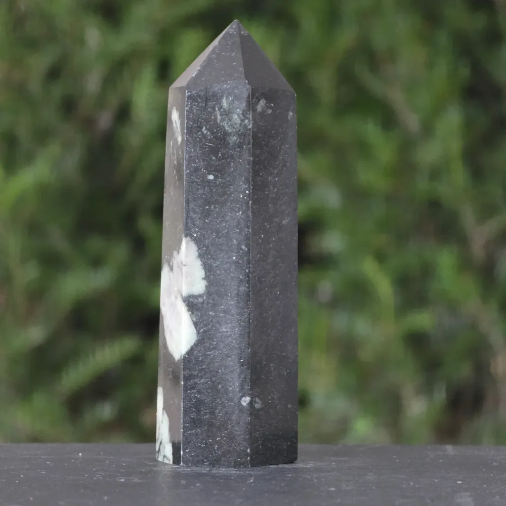 Krizantém kő obeliszk | Model 9