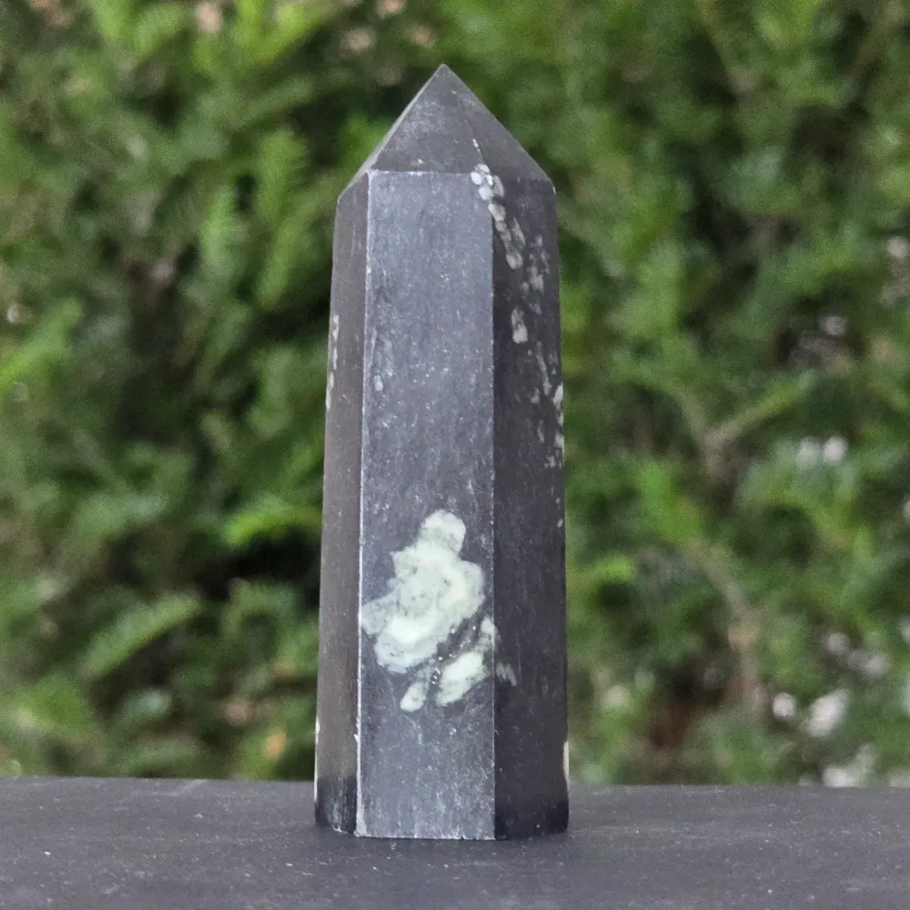 Krizantém kő obeliszk | Model 5