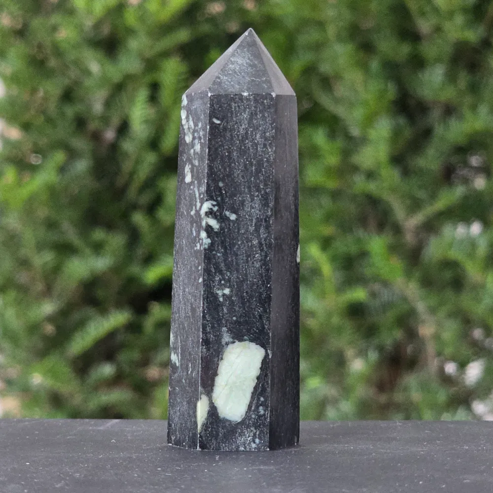 Krizantém kő obeliszk | Model 5
