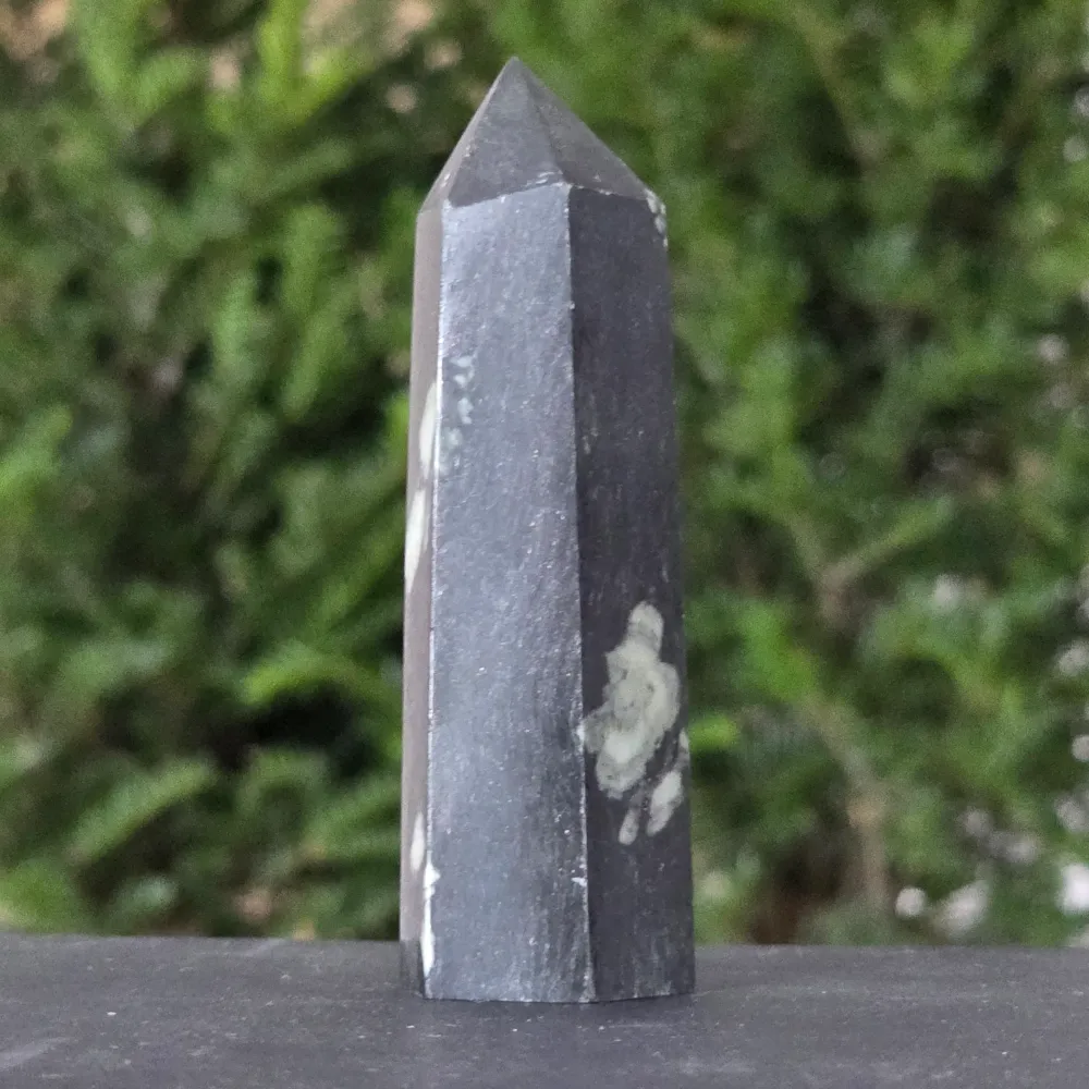 Krizantém kő obeliszk | Model 5