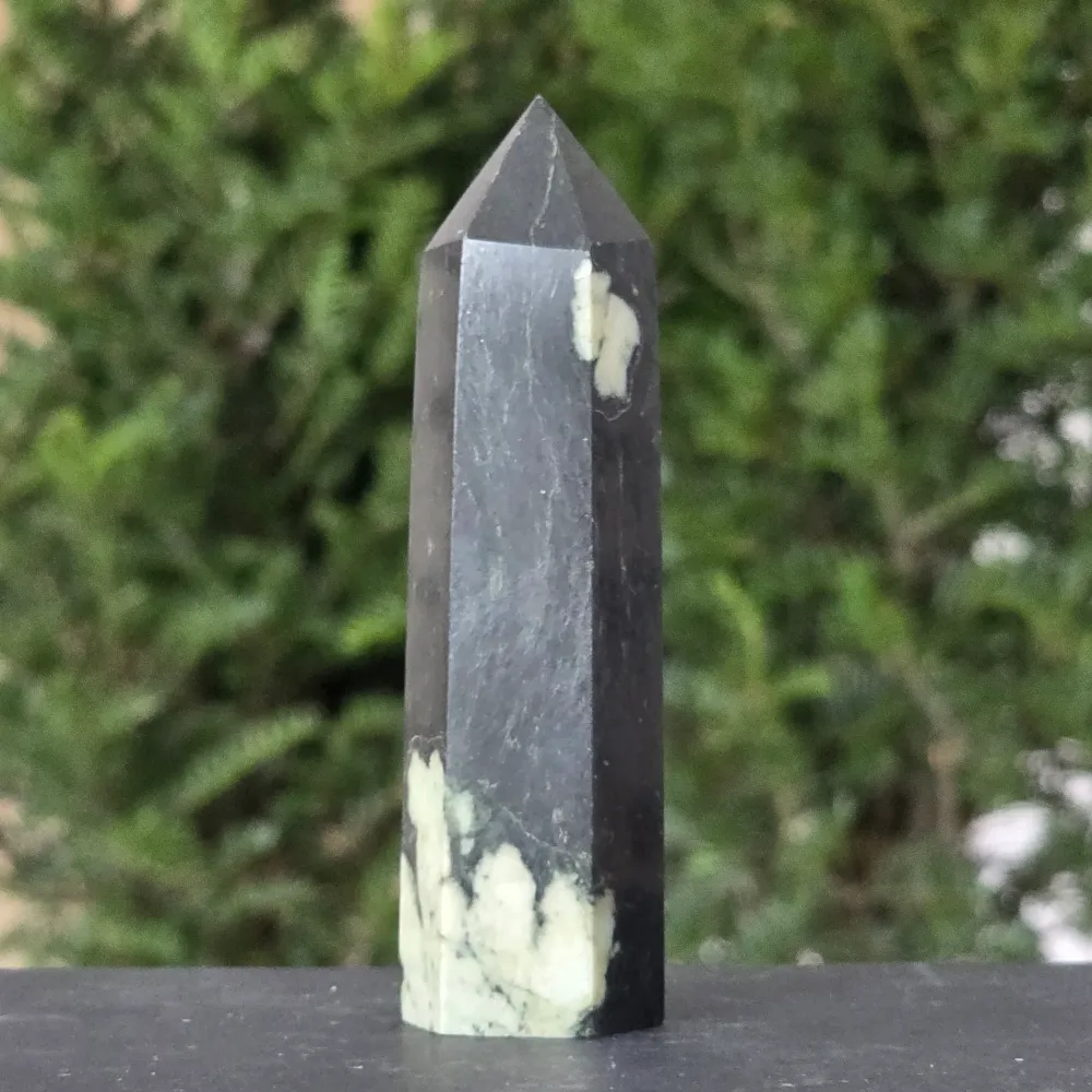 Krizantém kő obeliszk | Model 2