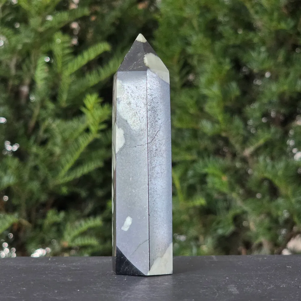 Krizantém kő obeliszk | Model 1