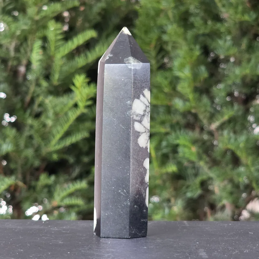 Krizantém kő obeliszk | Model 1