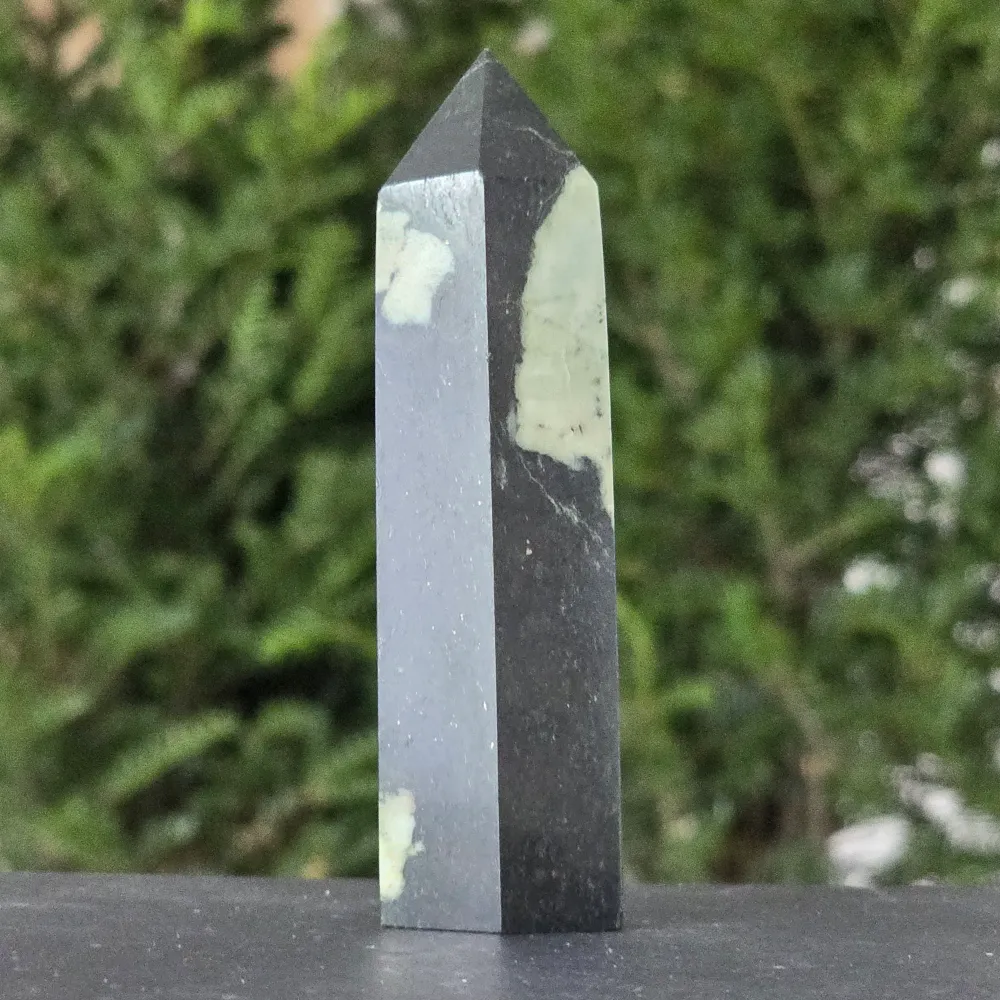 Krizantém kő obeliszk | Model 2