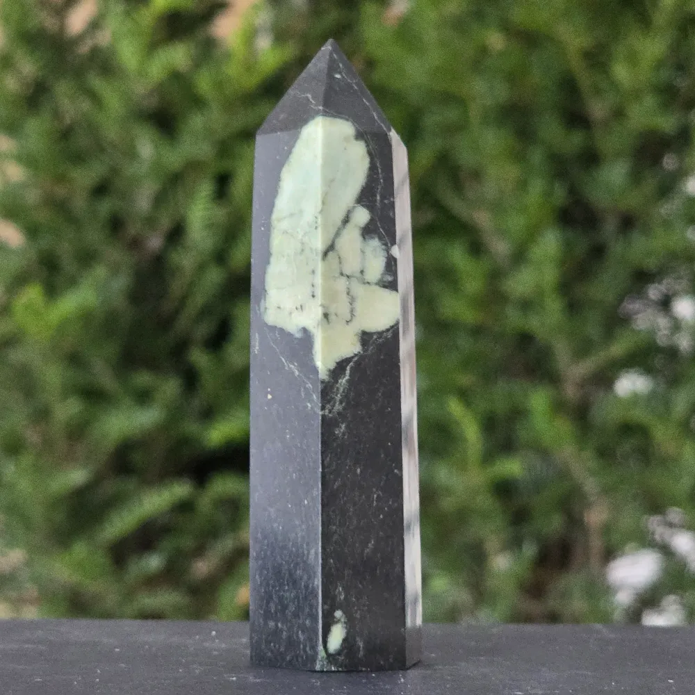 Krizantém kő obeliszk | Model 2