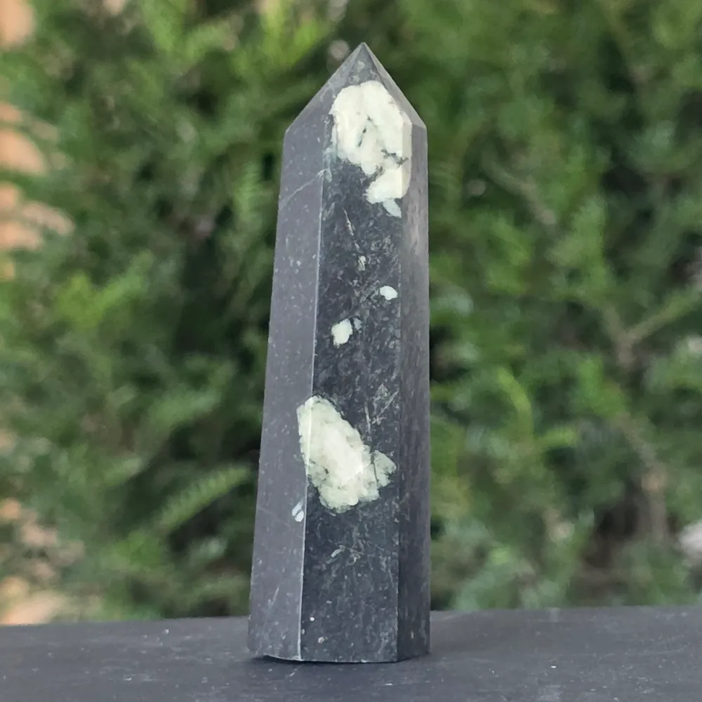 Obeliszk krizantém kő | 3. modell