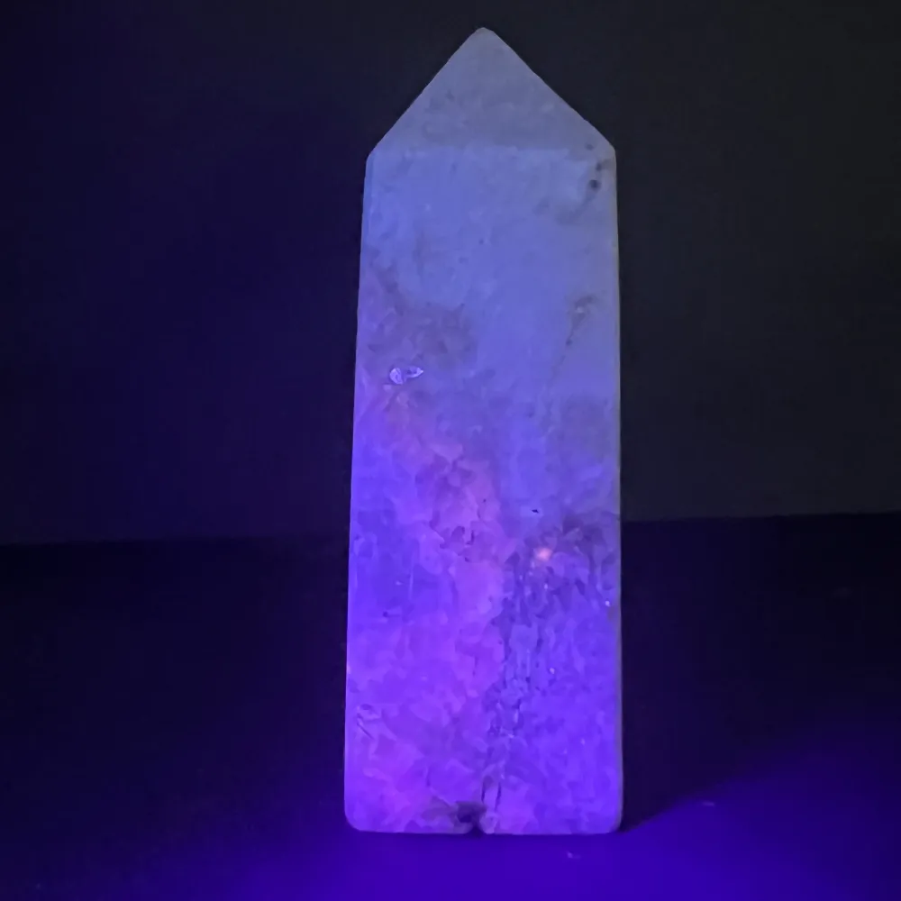 Torony/Obelisk Hackmanit UV reaktív m3
