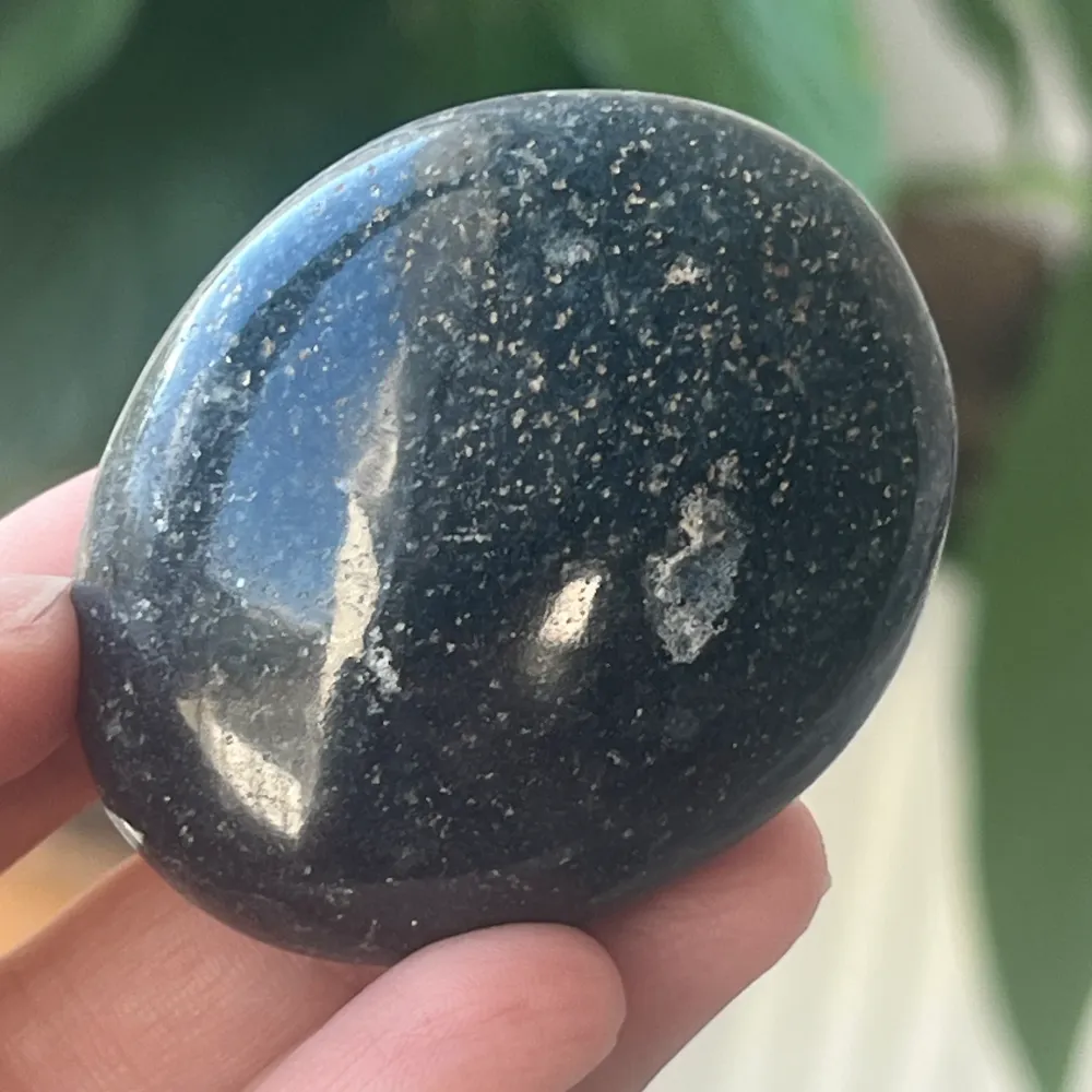 Palm kő lazurit Madagaszkárról, 14-es modell