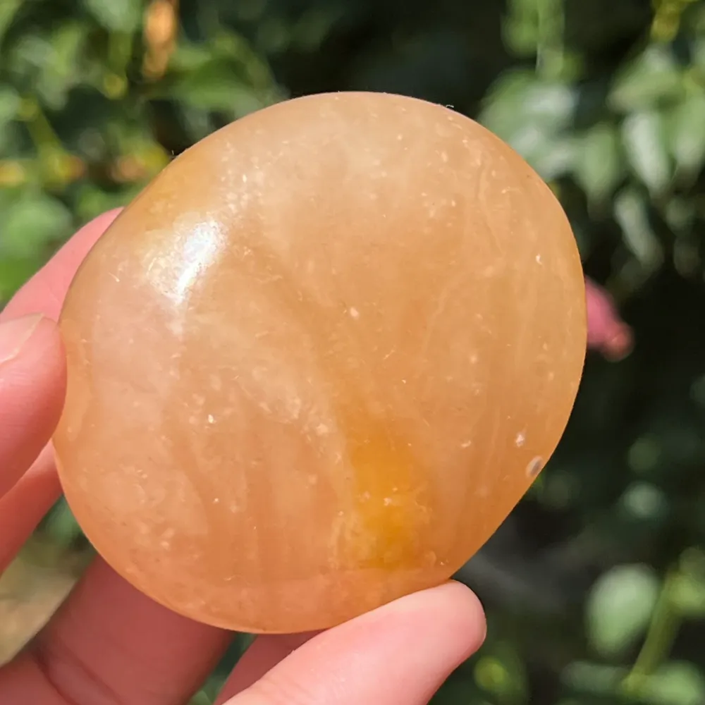 Narancssárga kalcit palmstone modell 7 (Madagaszkárból)