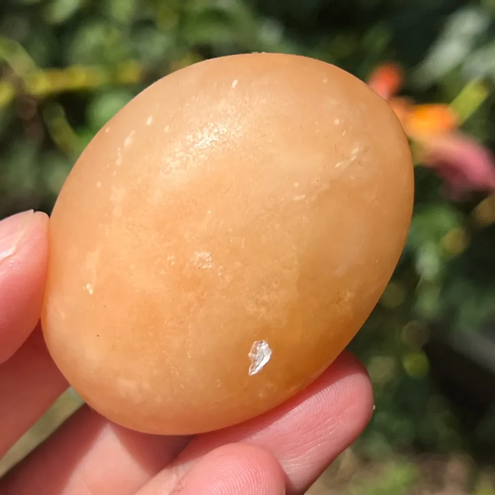Narancssárga kalcit palmstone modell 8 (Madagaszkárról)