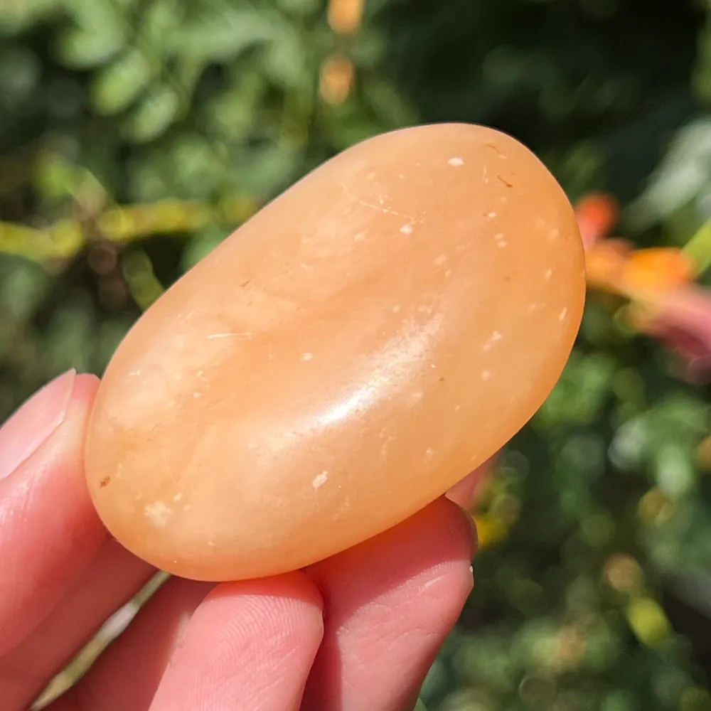 Narancssárga kalcit palmstone modell 8 (Madagaszkárról)