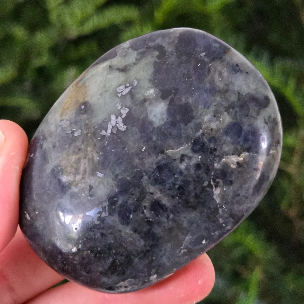 Palmstone iolite (vízzafír) madagaszkári modellből 8