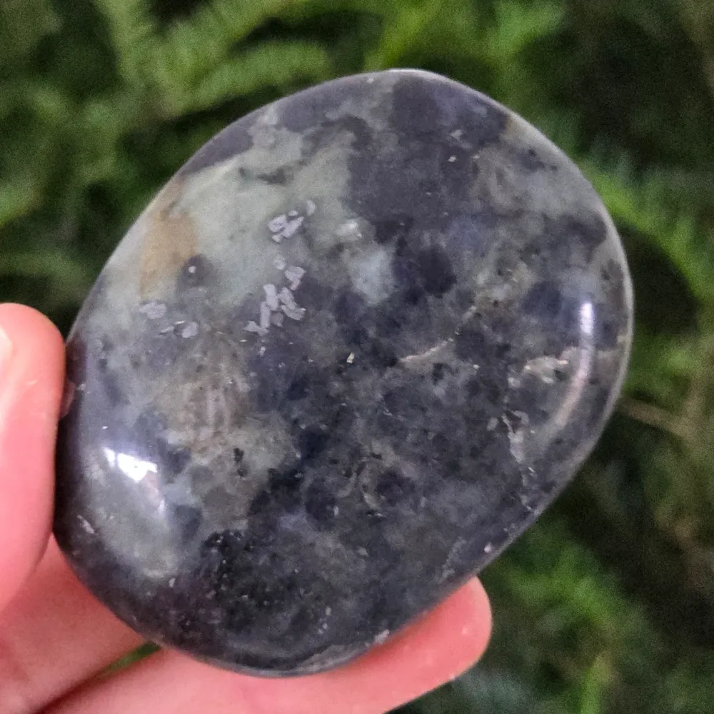 Palmstone iolite (vízzafír) madagaszkári modellből 8
