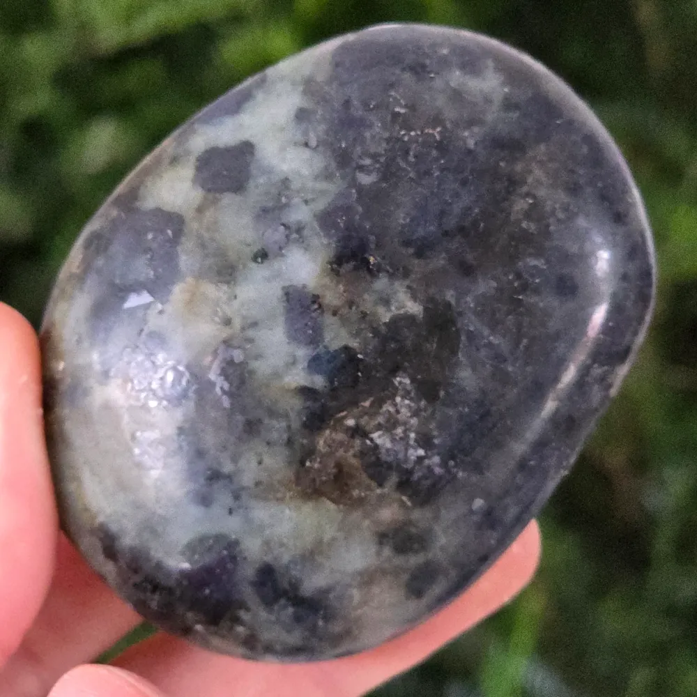 Palmstone iolite (vízzafír) madagaszkári modellből 8