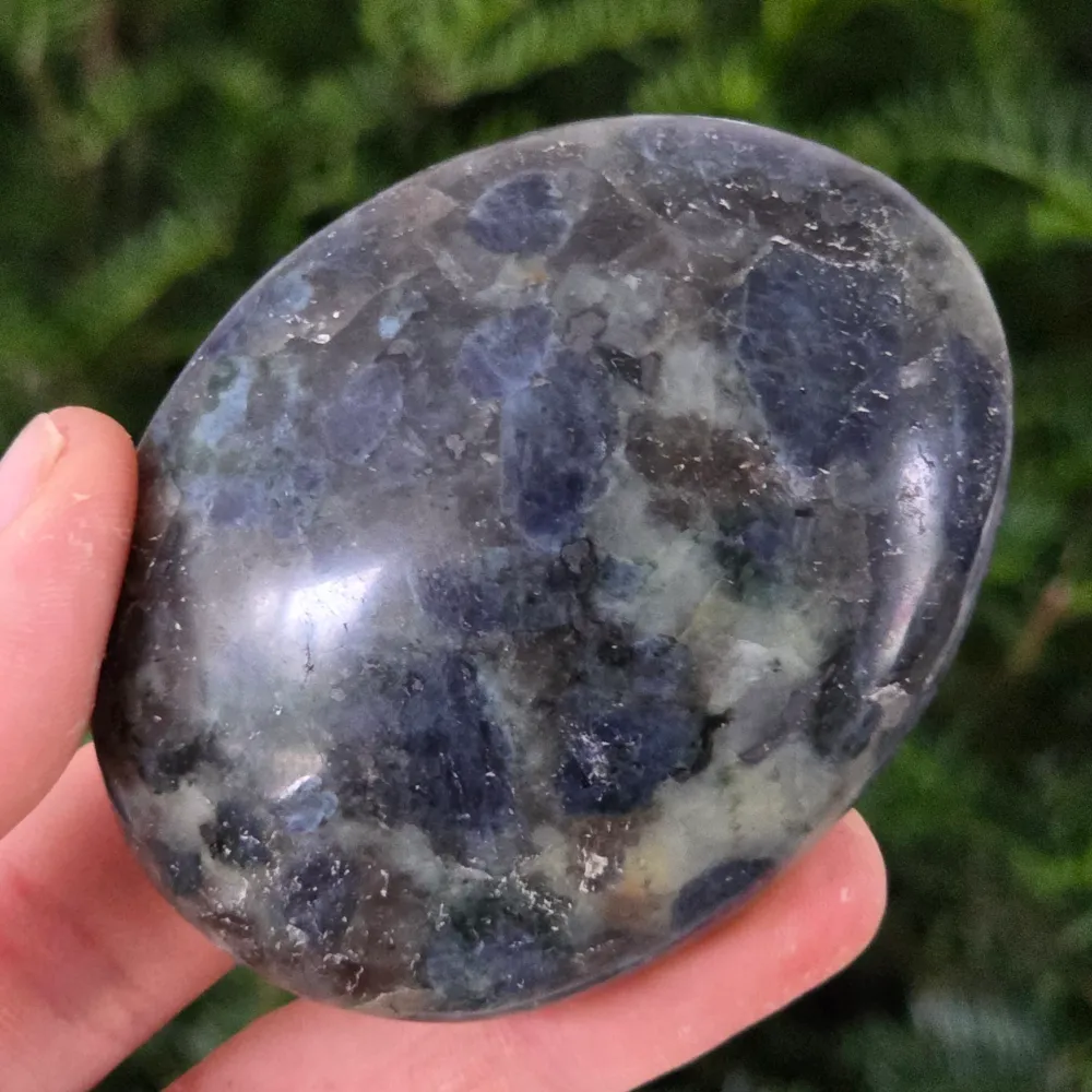 Palmstone Iolite (vízzafír) madagaszkári modellről 11
