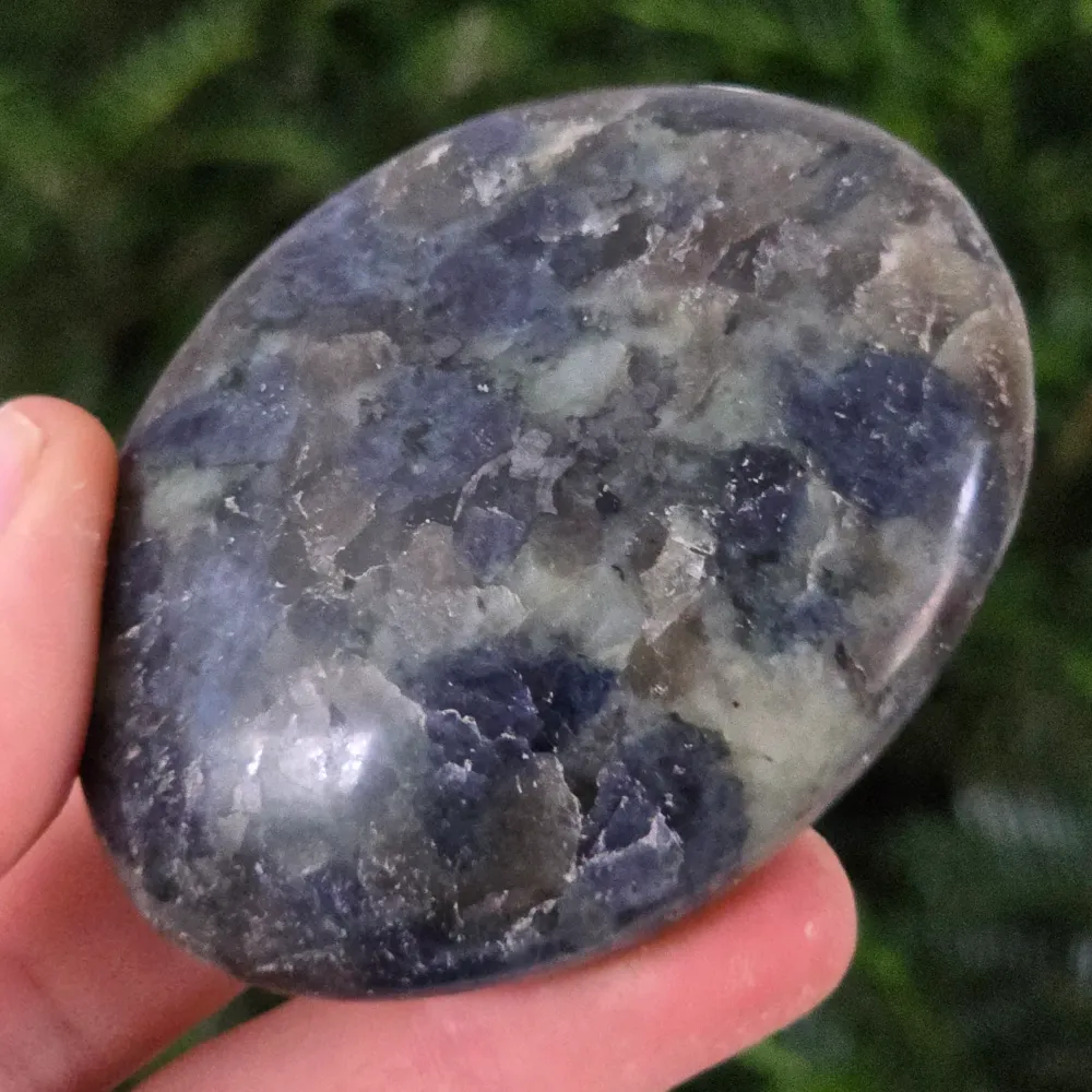 Palmstone Iolite (vízzafír) madagaszkári modellről 11