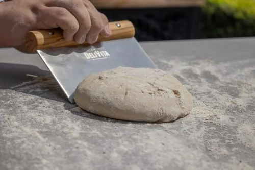 DeliVita tésztavágó spatula – 15 cm acélpenge, kézműves olajfa nyél