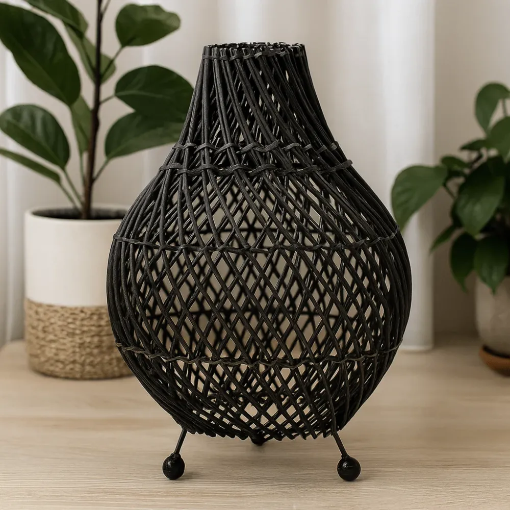 Rattan asztali lámpa fekete UK csatlakozóval